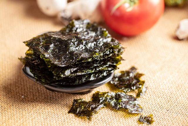 腰果是富硒食物？医生再次提醒：甲状腺不好，要常吃这3种食物