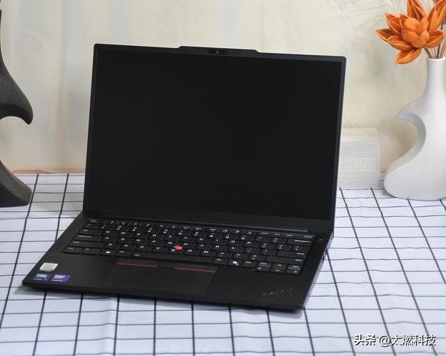 ThinkPad E14 2025 AI元启长续航版测评：全天候续航超轻薄商务本