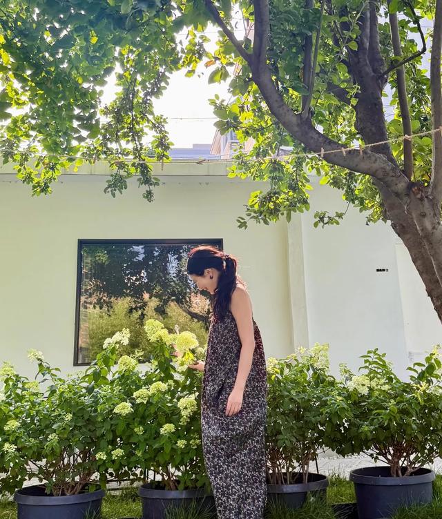 42岁未婚未育的熊乃槿活在自己的花花世界！