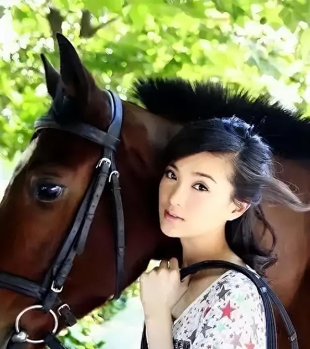 九月没过完，传来3位名人被抓，央媒发文怒批	，没有一个值得同情