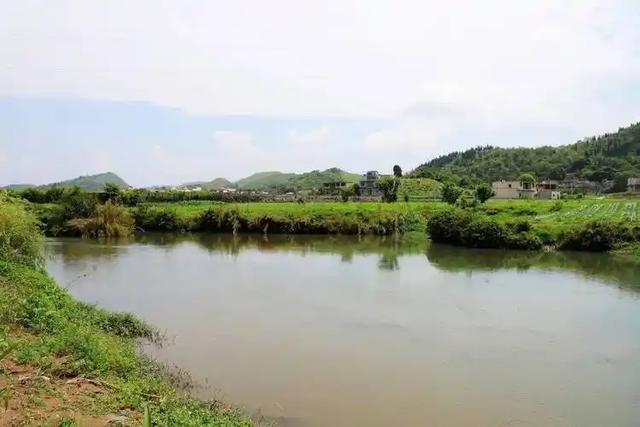 从苍木岭到小关岭，两次秦岭避雨，我们到底丢了多少乡村温情