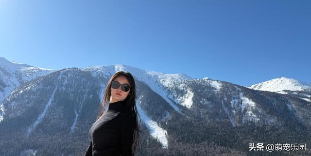 雪花亲吻月亮湾，陌生旅伴一笑，我的独自上路瞬间不孤单