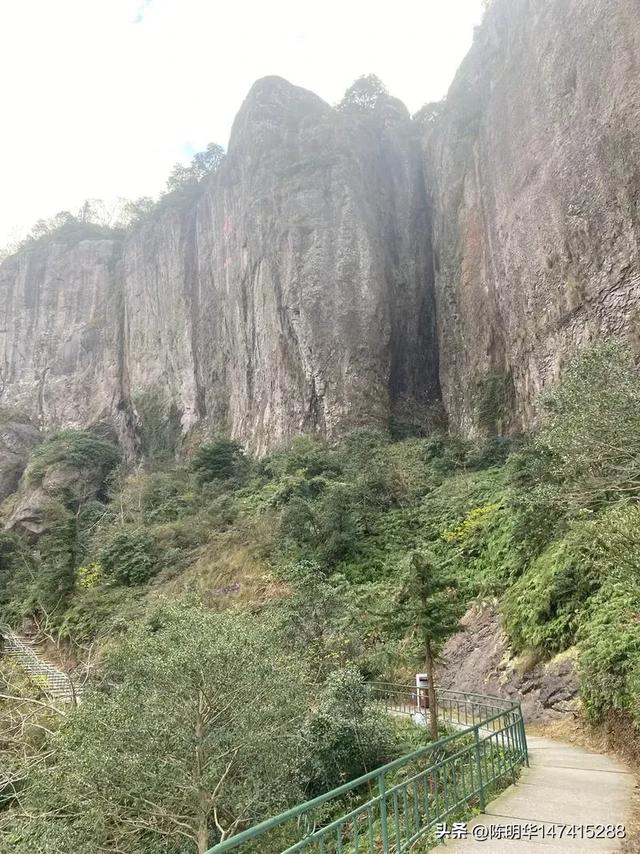 方山晚秋:山海间的晨光与岁月温柔