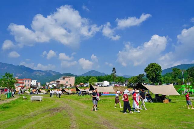 沉浸式感受韶关新丰绝美秋色！ 2天1夜赏枫露营品美食，徒步泡温泉，一起去躺平 ！