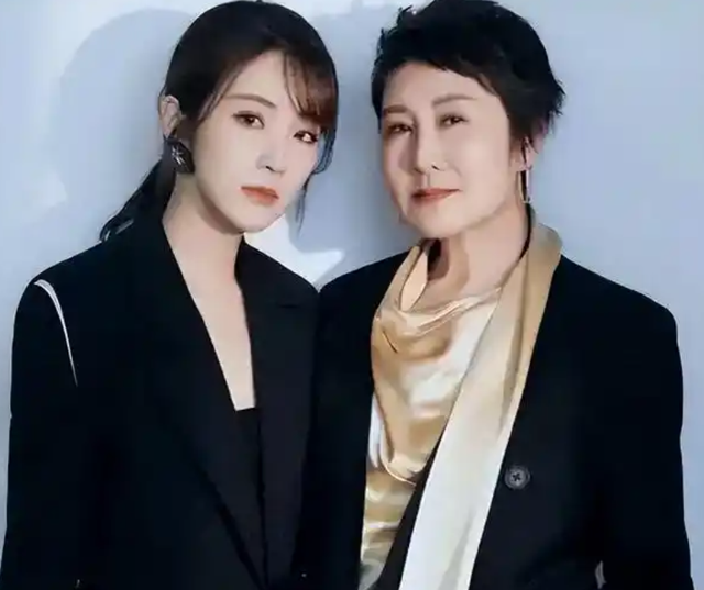 万万没想到！口无遮拦的张凯丽，因阅兵上的一句话，口碑反转了
