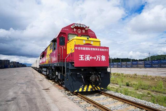 亚洲最穷国，落后中国30年，女性却惊人开放，很多土豪都想去定居
