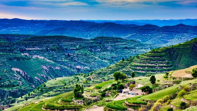 97年迪斯科舞厅，一个穿红裙的女人，在我耳边吹了口气