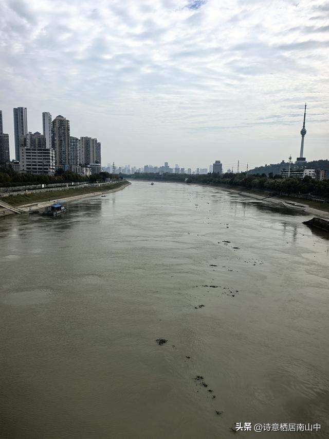 环长江(内环)骑行观光的路线与趣味:一江秋光连天际，满城烟火…