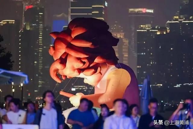今夜，南外滩滨江被温暖点亮！
