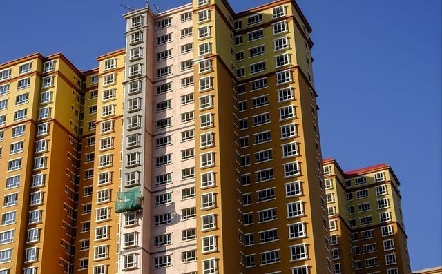 曹德旺预言成真了？我国二三十层的电梯房，或将面临同一个结局？