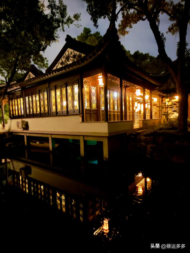 夜游上海古猗园，夜景璀璨迷人