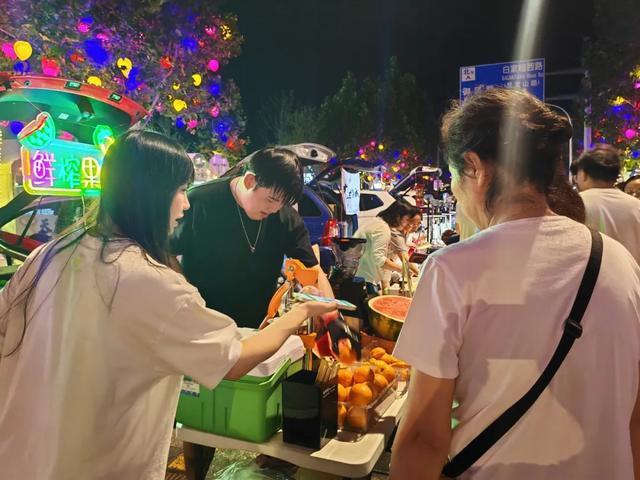 实拍!这条500米小街成夏夜顶流——