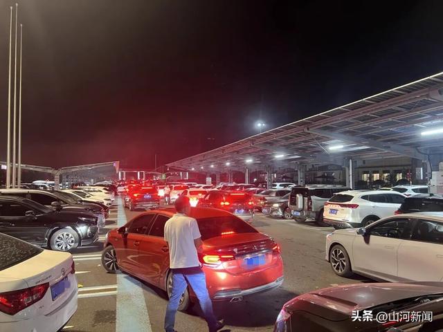 男子从杭州自驾回山东，原9小时的车程开了21个小时，当事人：已老实，下次还是坐高铁