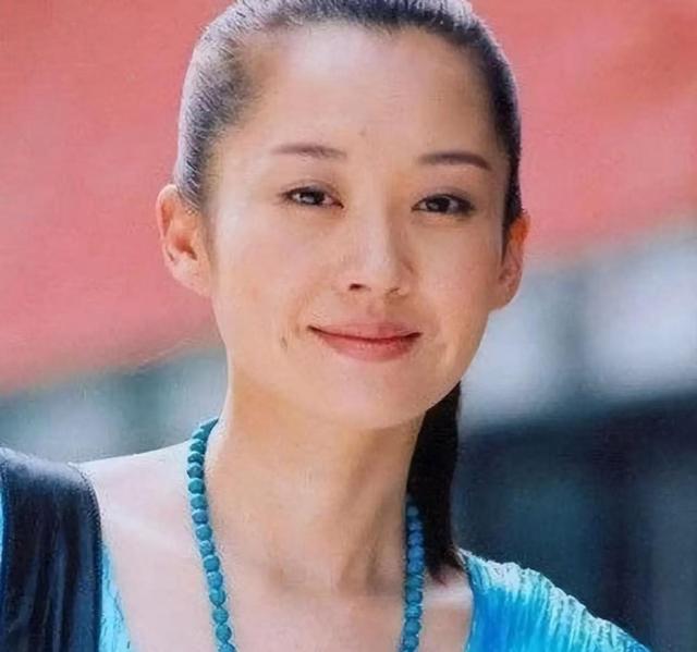 她一生 “风流成性、老少通吃	”，撩汉无数	，现如今57岁却依旧单身