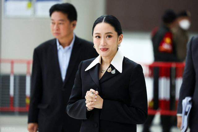 泰国彻底变天！内阁集体解职 , 佩通坦势力被清算 , 最大输家是柬埔寨