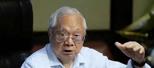 香港富豪：向美国捐一亿，又给大陆捐500亿，竟被李嘉诚“威胁”