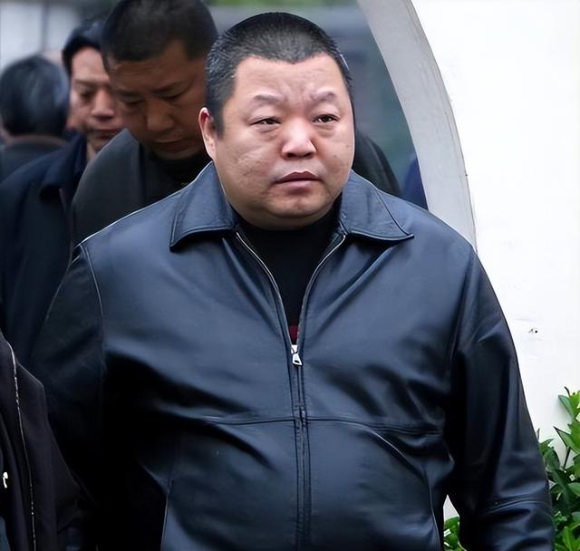 她连上5次春晚，私下却和恩师同居怀孕被骗流产，今57岁依然单身