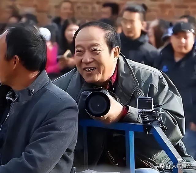 冯巩也没想到，家产尽失的牛群，如今终于找到了晚年的“依靠”