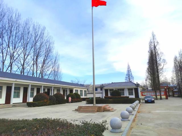 天中盆景！泌阳小黄山的奇石与原生态美景