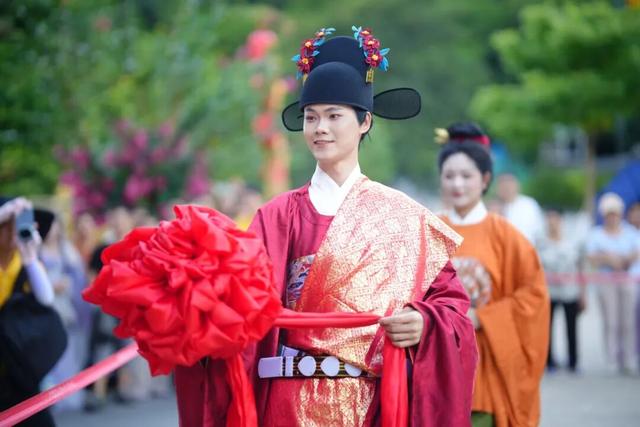 第六届观音山姻缘节拉开序幕，月老、红鸾星君送良缘啦~