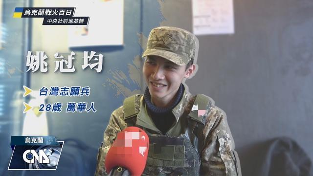 台湾雇佣兵正在吃饭，导弹从天而降，上百人倒地，现场一片狼藉
