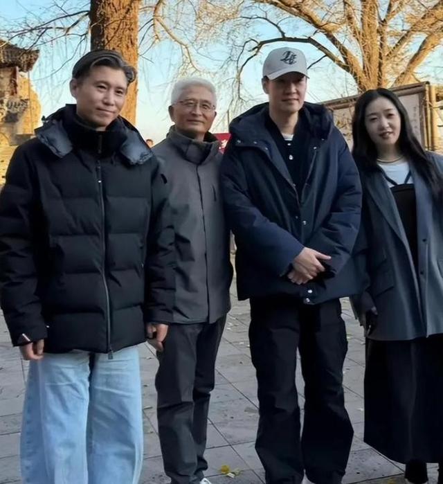 离春节不到2月，52岁辛柏青高调传出喜讯，朱媛媛终于可以放心了