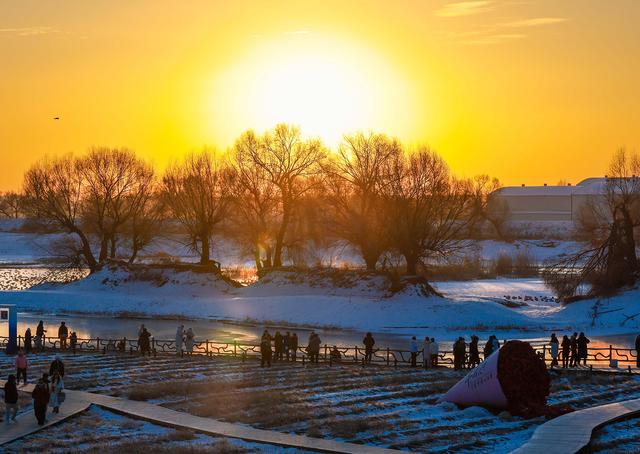 呼和浩特玉泉区：“千岛湖”畔迎客来