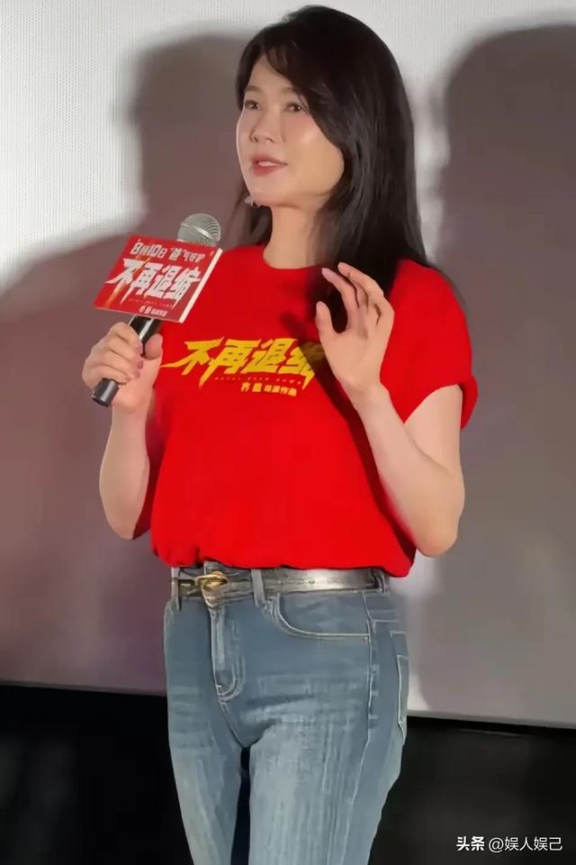 48岁的左小青整容后难认出，模样别扭，往昔形象风采已难再寻。