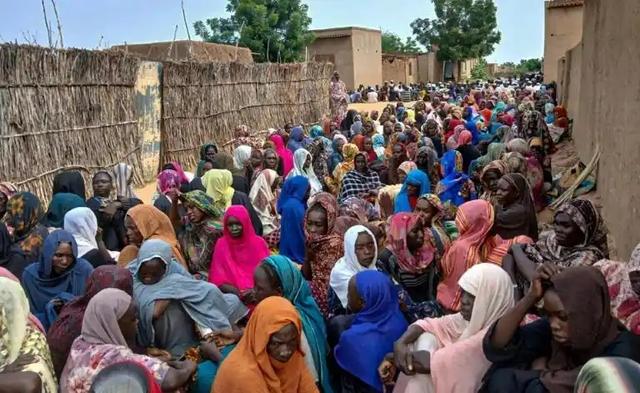 苏丹难民曝出细节！搜不到钱就强奸，就连女孩的卫生巾都被撕开？