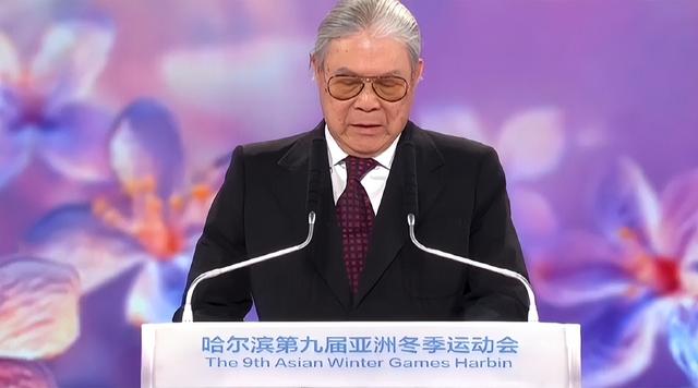 郭晶晶也没想到，79岁公公霍震霆再破天花板，让整个豪门圈沉默了