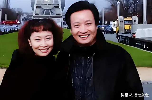 阎维文妻子现状：66岁驼背苍老瘦成皮包骨，夫妻差1岁像两代人