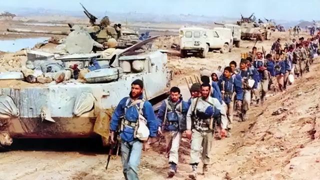 300人硬刚以色列坦克！阿拉法特凭巷战封神，却一手好牌打得稀烂