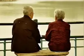 老人过年时，不管和谁相处，都要懂得“三七定律”图片