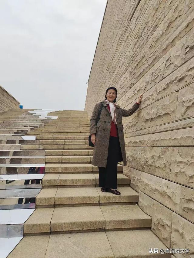 盘龙悠远银杏黄 水中学友情谊长