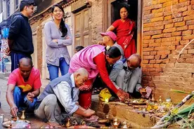 一妻多夫制的国家，一家人怎么一起生活？女性：这根本就是受罪！图片