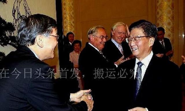 他曾任上海市委书记，主政上海40多年，官至正国级，享年69岁
