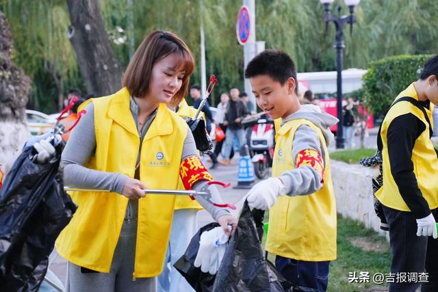 新民大街风景“上新”！青年志愿力量持续入驻