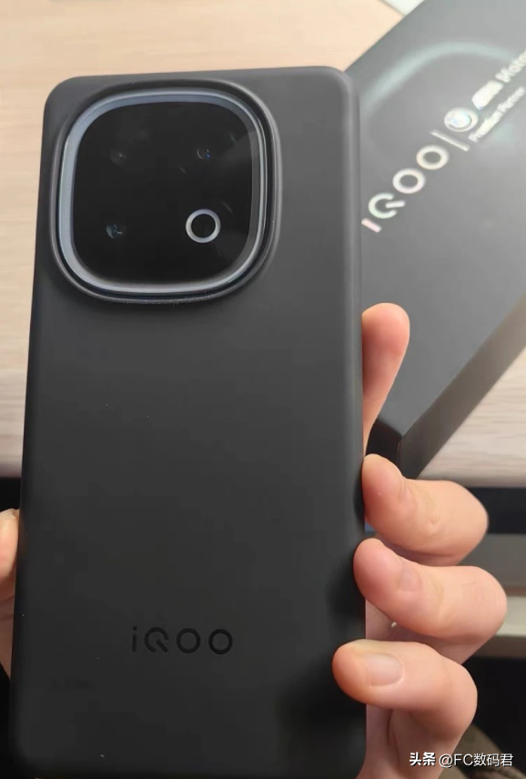 纠结党必看！OPPO Find X8、vivo X200、真我 GT7 Pro、iQOO13咋选？