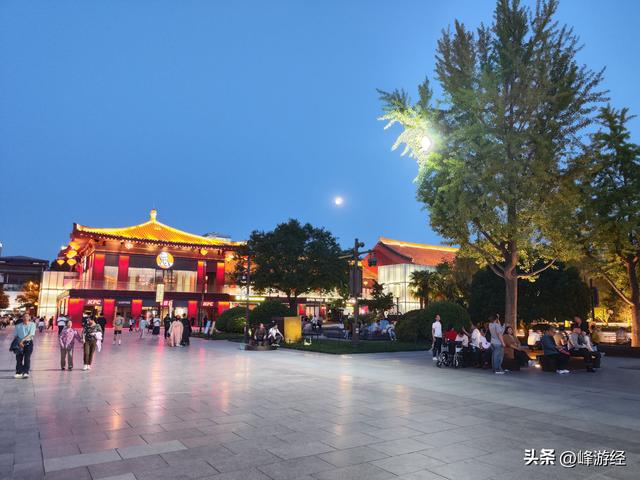 大唐不夜城，地摊文化天花板，估计大唐也没这么热闹