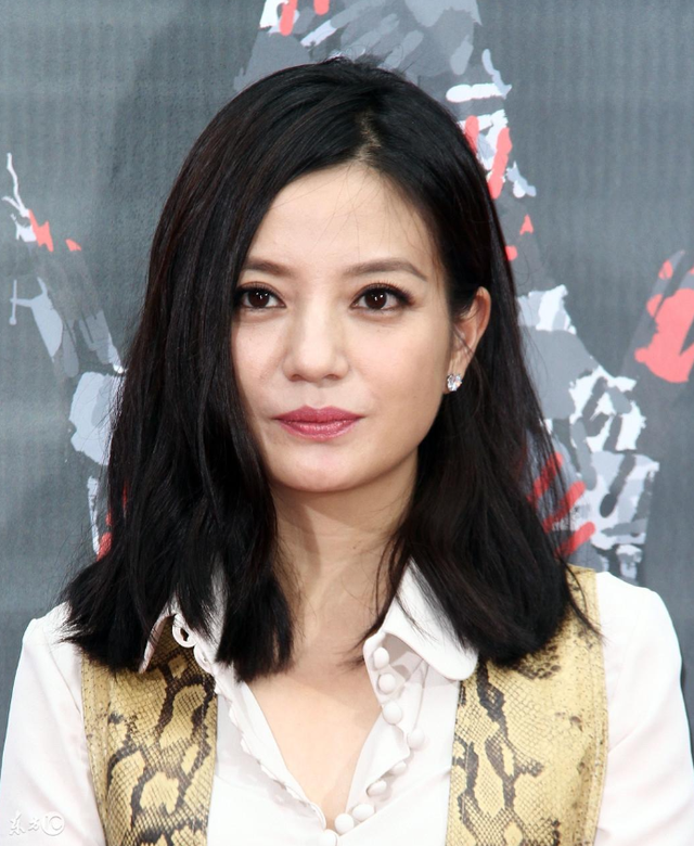 黄晓明公开点名才几天，赵薇近况接连曝光，有一点4年前就注定