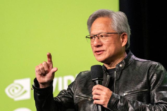 黄仁勋称华为AI芯片将取代英伟达