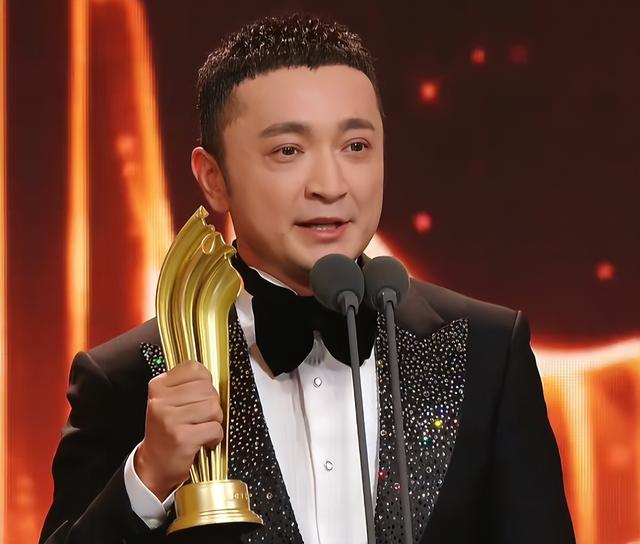 离过年不到俩月	，42岁尼格买提高调官宣喜讯，前妻帕夏古丽后悔吗