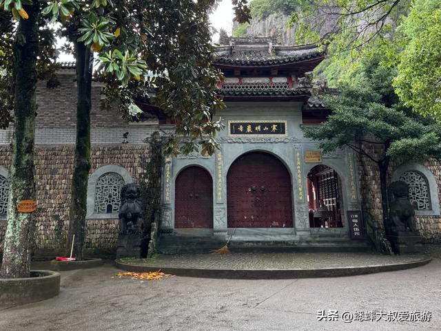 这座浙江千年古刹太震撼了，门票5元，藏在悬崖峭壁，一眼就爱上
