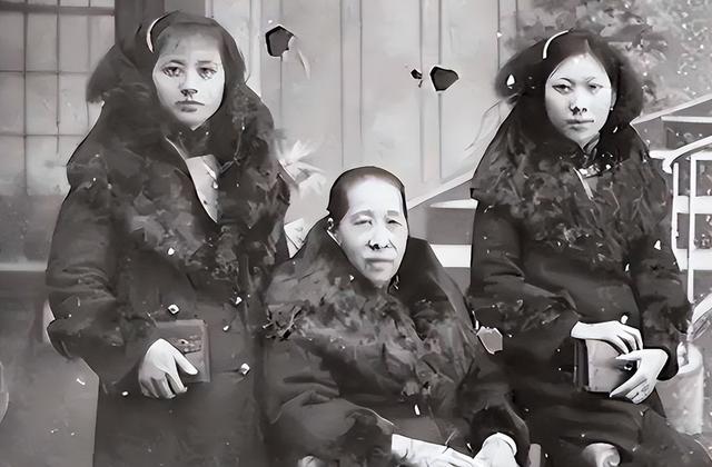 旧社会的老鸨有多狠？窑子里的姑娘，被老鸨变着花样的折磨