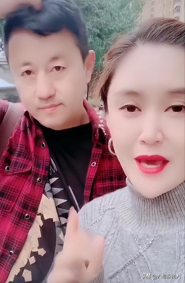 不听赵本山劝告	，离婚再娶“女儿闺蜜	”，王长贵向同龄岳父母拜年