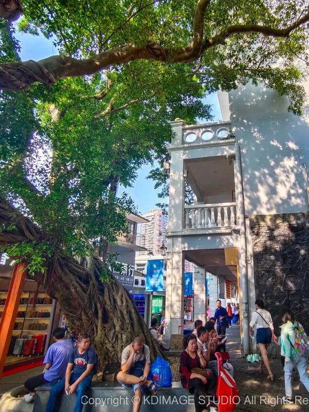 深圳这条街,曾经挤破头都难进入,现在扫码就进却为何没人去了?