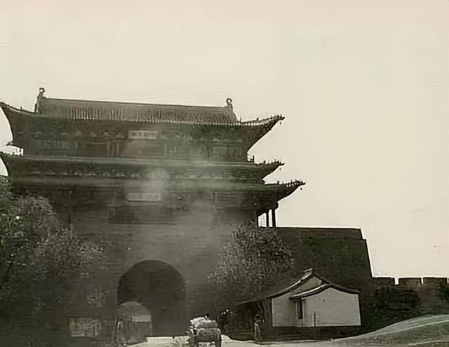 太原新建路路标启用虚幻阜成门，冷落西北角楼镇水铁独角兽留遗憾