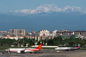 今天，成都人都在抬头看！雪！山！图片