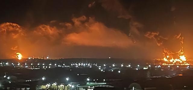 130亿航母压境，马杜罗不忍了，普京连夜送“快递”，敢动手就炸