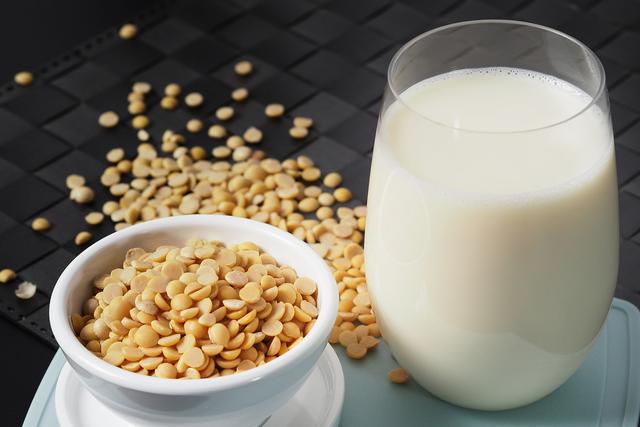 69岁老人中毒！医生：吃完降压药千万别碰它，中老年要谨记